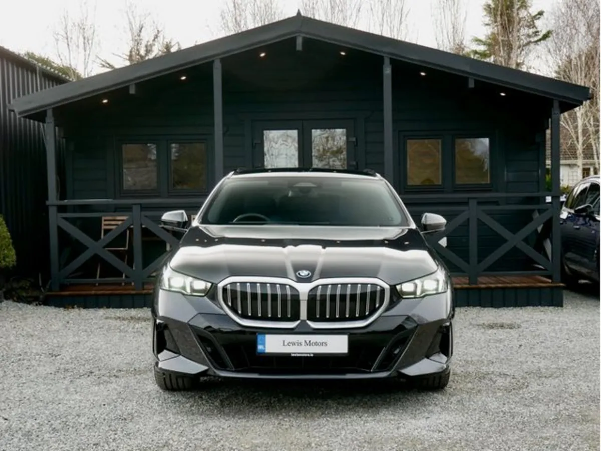 BMW 5-Series 530E M SPORT TOURING , TECH PACK, HUD - Image 2