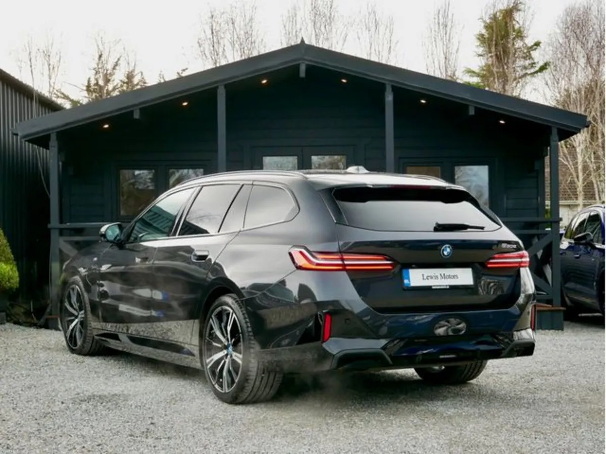 BMW 5-Series 530E M SPORT TOURING , TECH PACK, HUD - Image 4