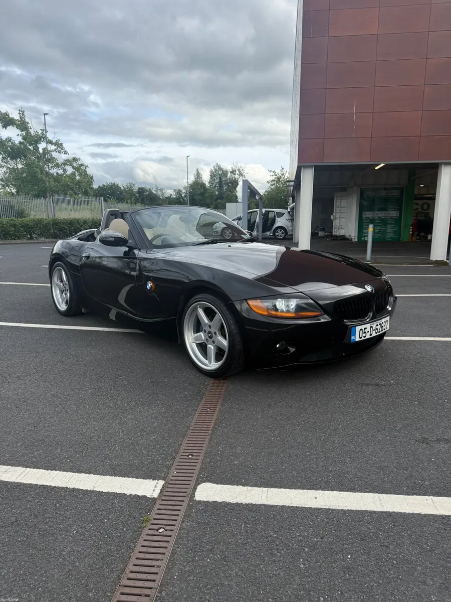 BMW Z4 2005 - Image 1