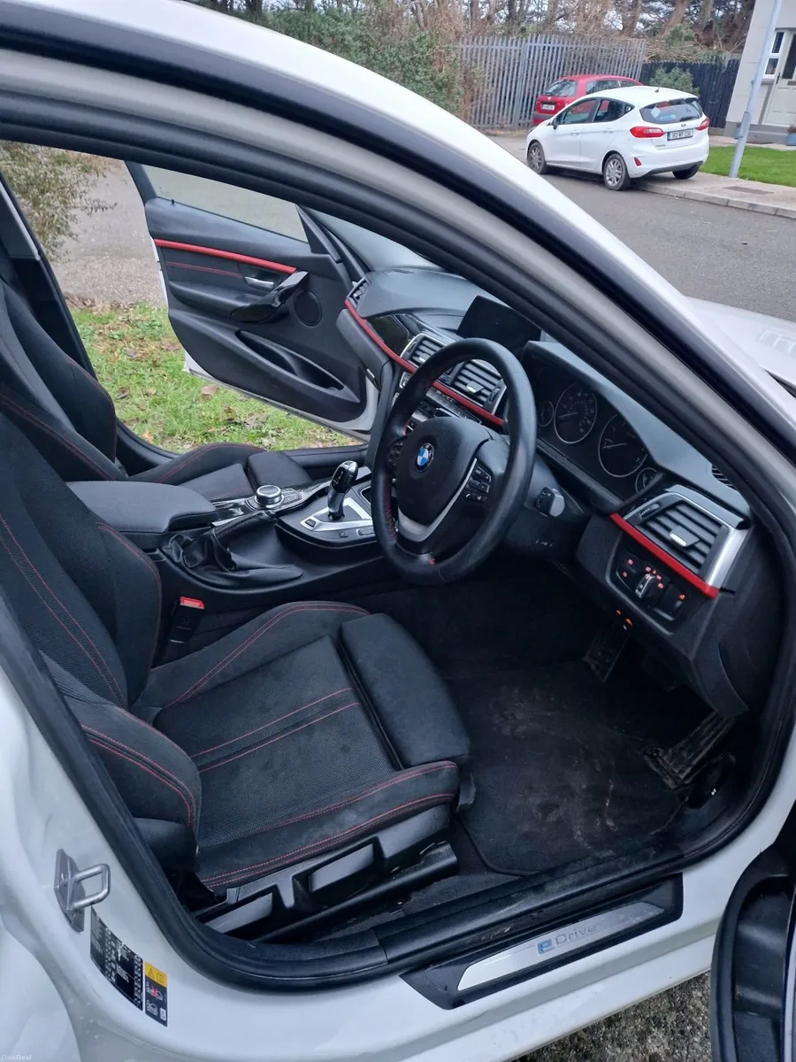 BMW 3-Series 2018 - Image 1