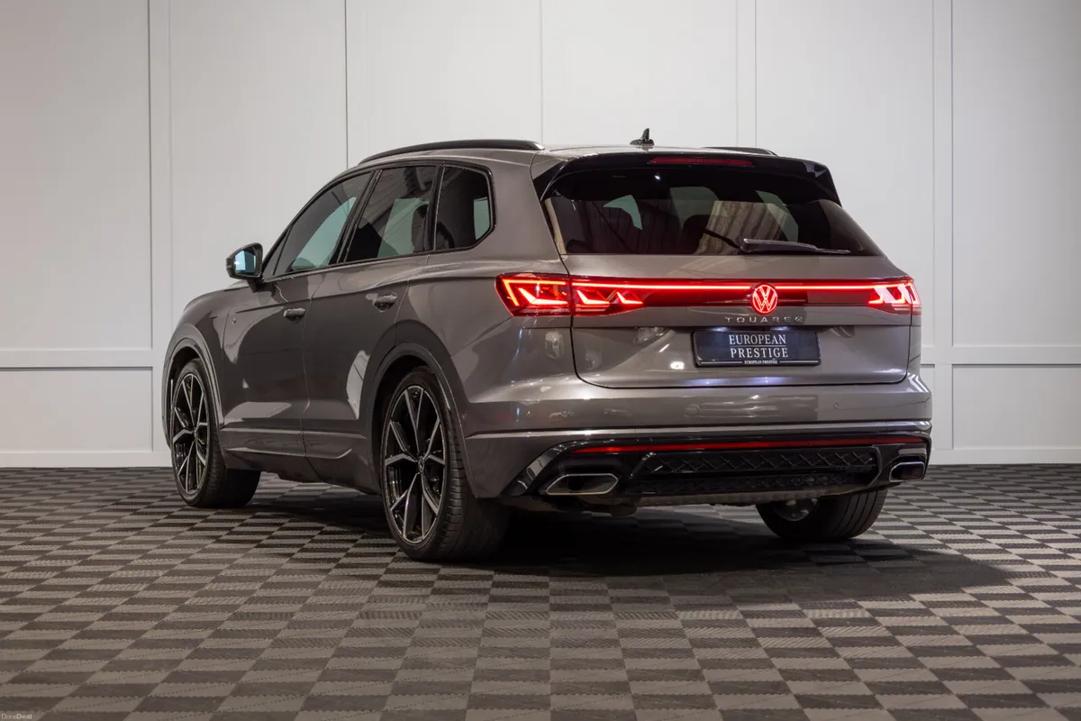 2025 Volkswagen Touareg R-Line 3.0TDI V6 - Image 4