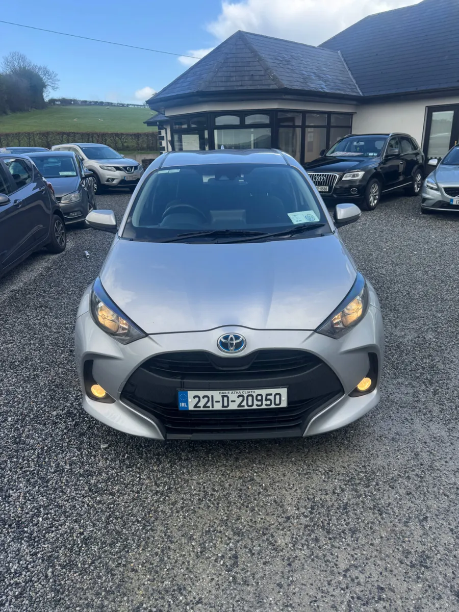 Toyota Yaris 2022 hybrid - Image 3