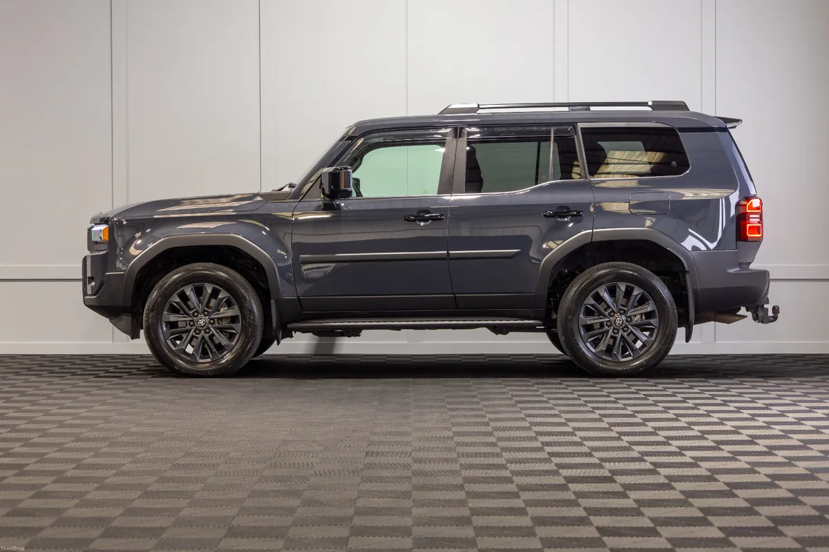 252 Toyota Land Cruiser Platinum 7 Seater - Image 3