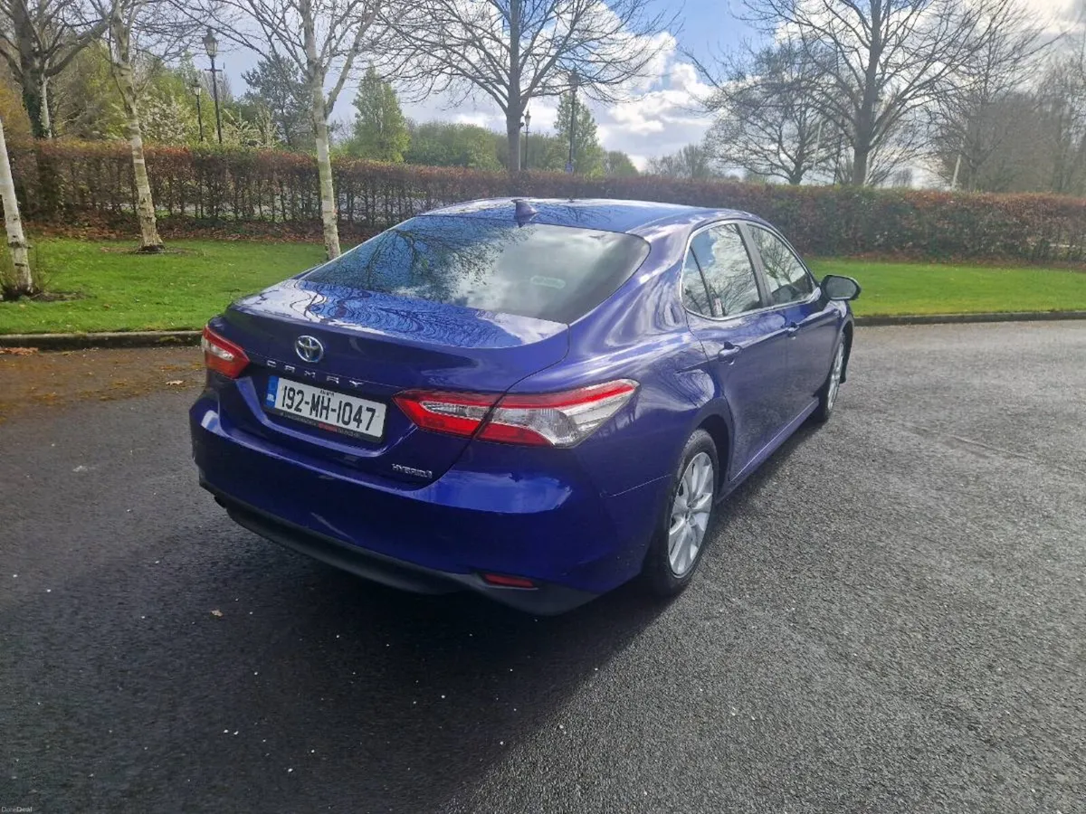 Toyota Camry 2.5 Hybrid - Image 5