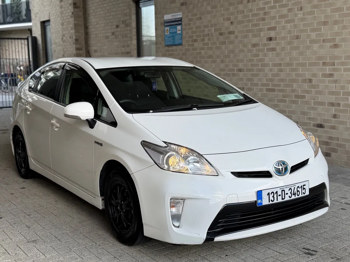 White Toyota Prius 2013 1.8 Hybrid - Image 1