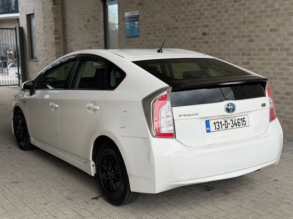 White Toyota Prius 2013 1.8 Hybrid - Image 4