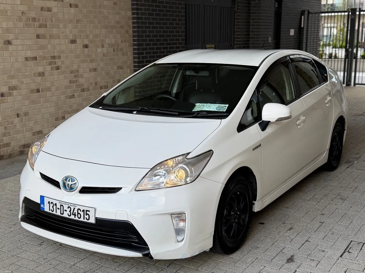 White Toyota Prius 2013 1.8 Hybrid - Image 3