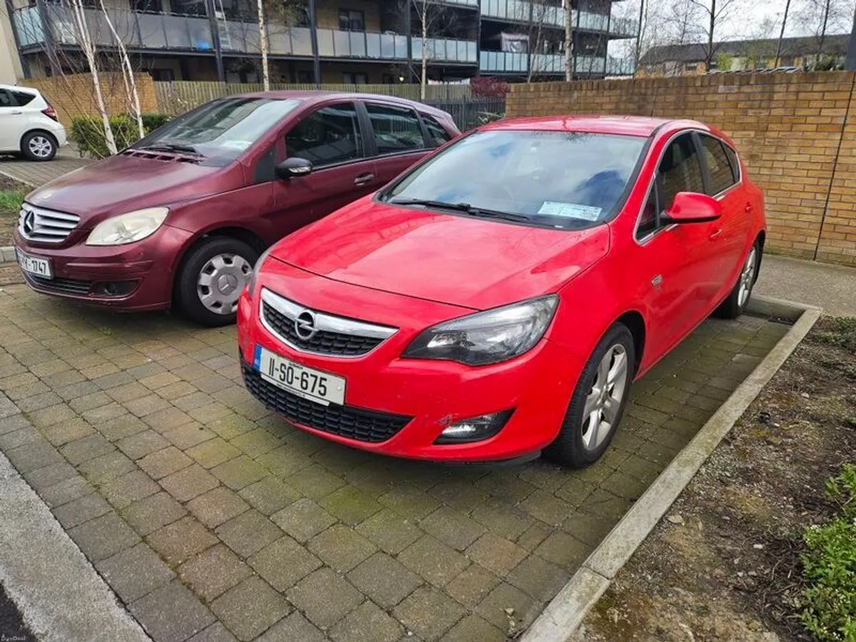 2011 Opel Astra - Image 1
