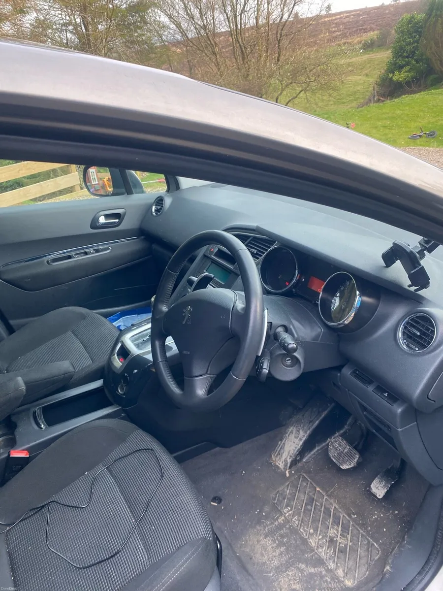 Peugeot 7-Seater Automatic - Image 4