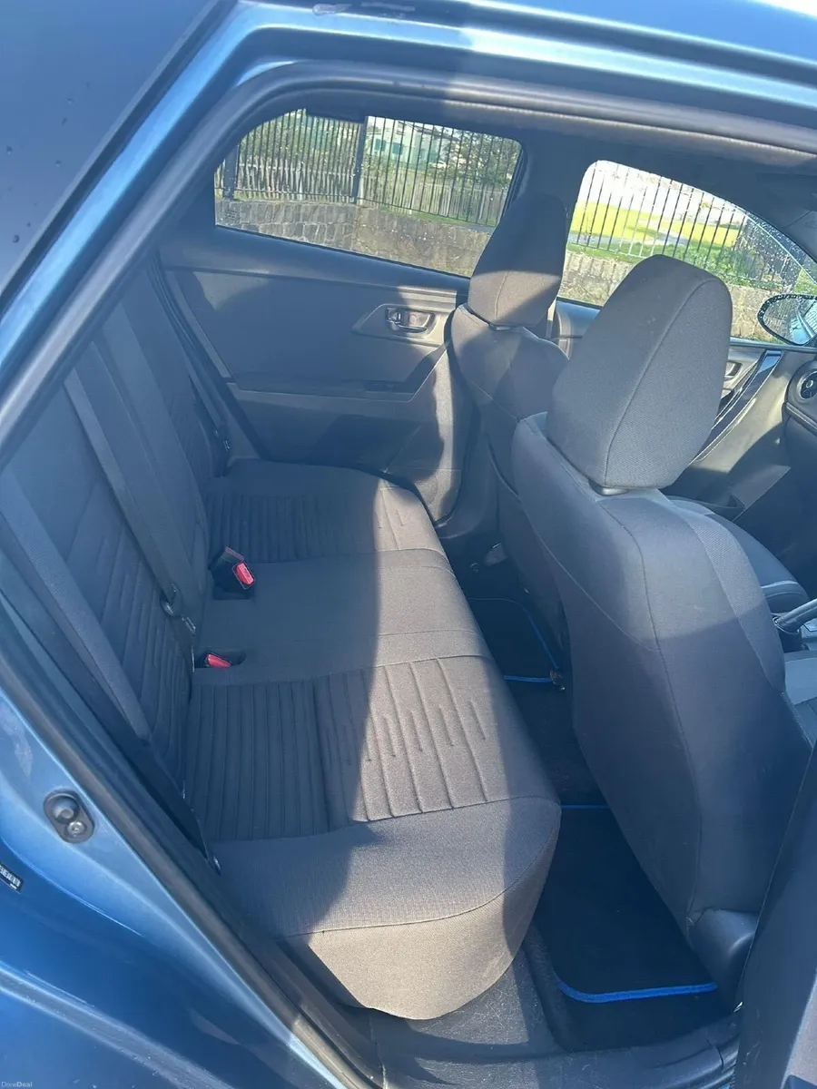 Toyota Auris 2015 - Image 3