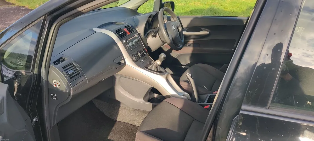 Toyota Auris 2007 low mileage - Image 3