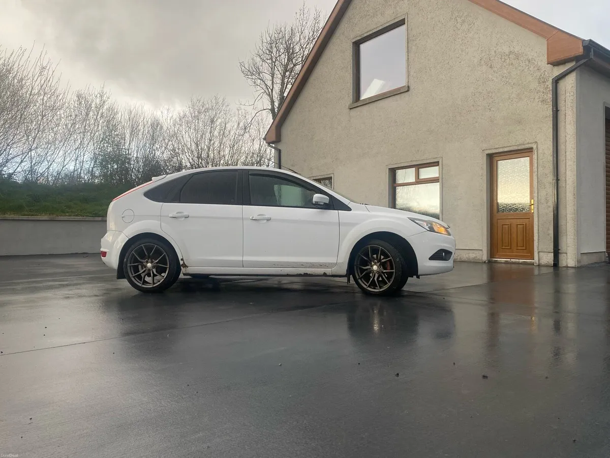 2011 ford focus - Image 2