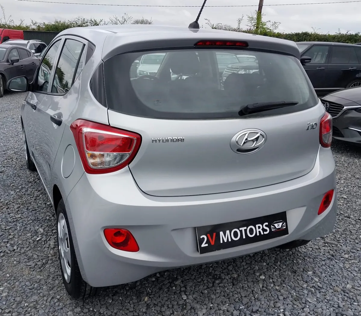 🔵 Hyundai i10 1.0 CLASSIC 4DR LOW KM - Image 3