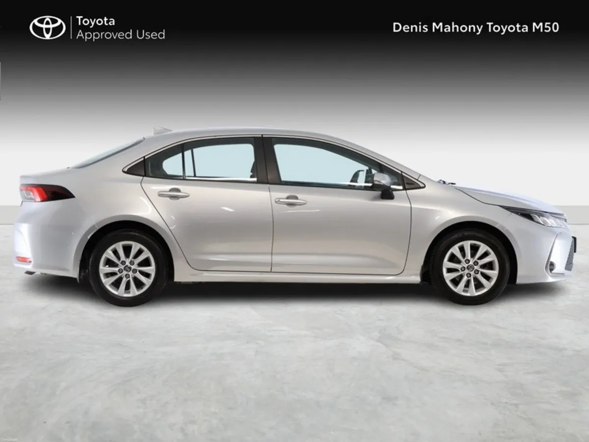 Toyota Corolla Luna Hybrid Saloon - Image 3