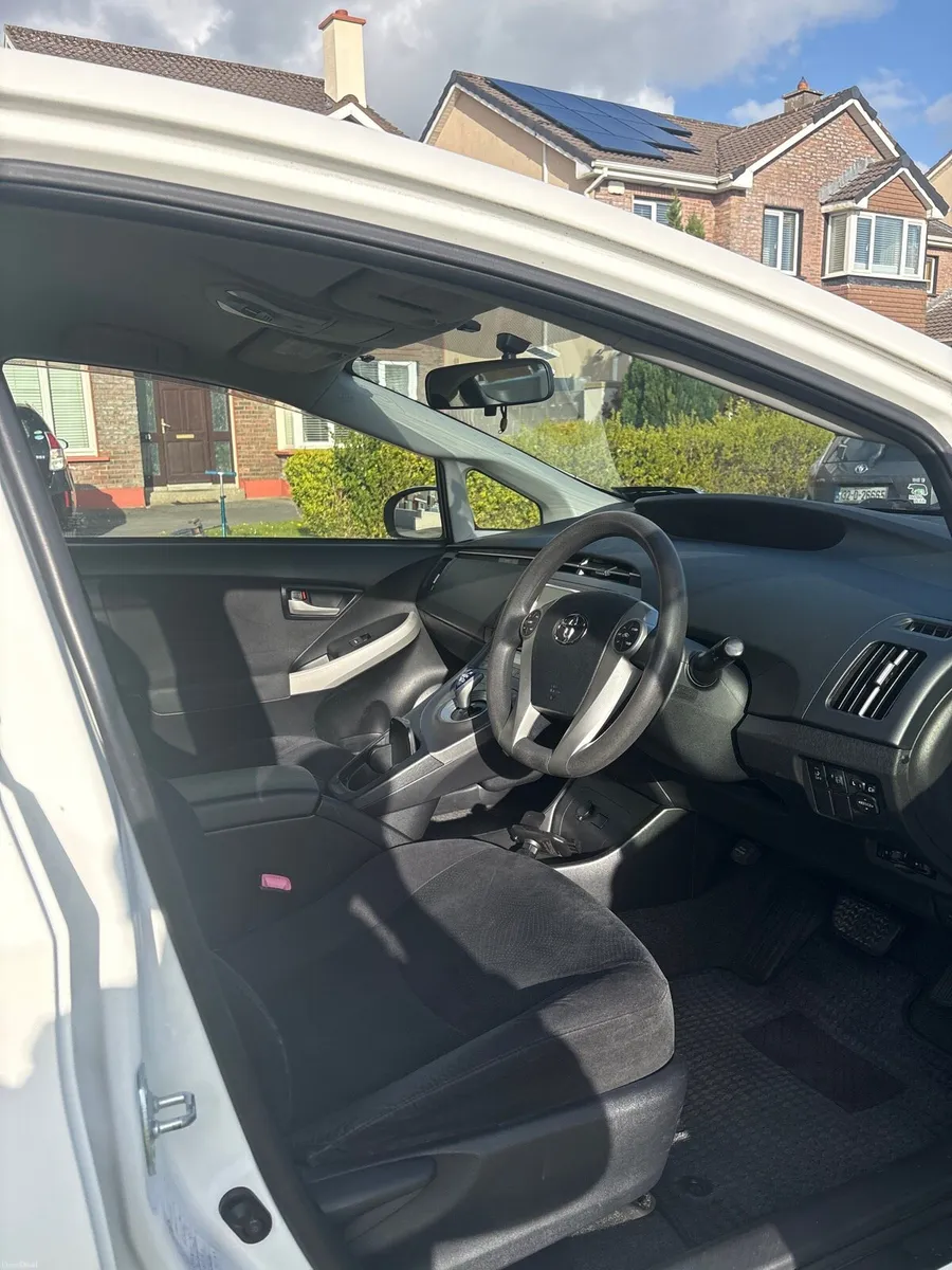 Toyota Prius 2012 - Image 2