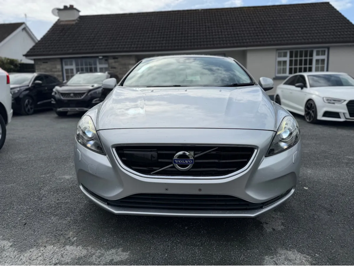 Volvo V40 2.0 D4 SE LUXURY PLUS DIESEL AUTOMATIC / - Image 2