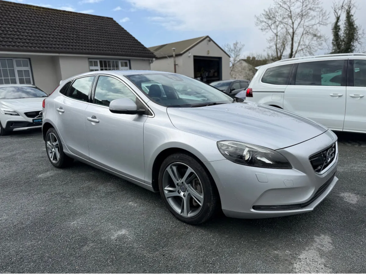Volvo V40 2.0 D4 SE LUXURY PLUS DIESEL AUTOMATIC / - Image 3