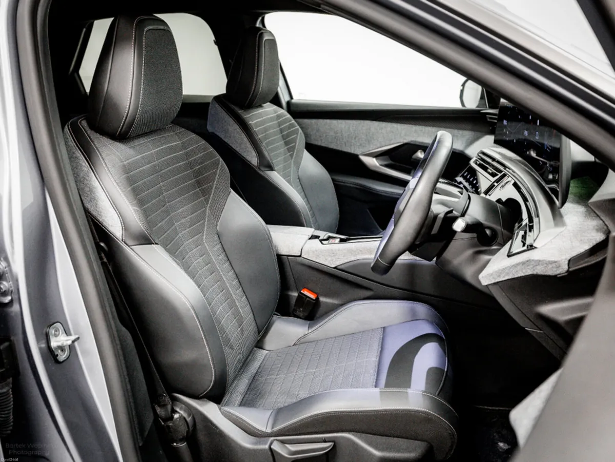 Peugeot 3008 Allure Hybrid Auto 145HP - Image 3