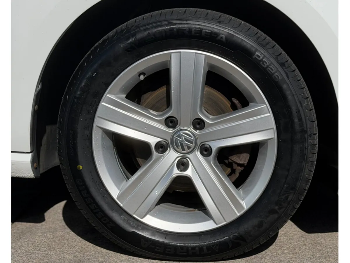 Volkswagen Golf 1.6 TDI MATCH BLUEMOTION 105PS 5 5 - Image 4