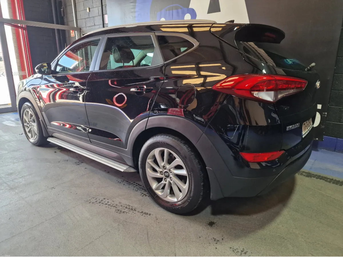 Hyundai Tucson ** AUTOMATIC, FULL LEATHER, SAT NAV - Image 6
