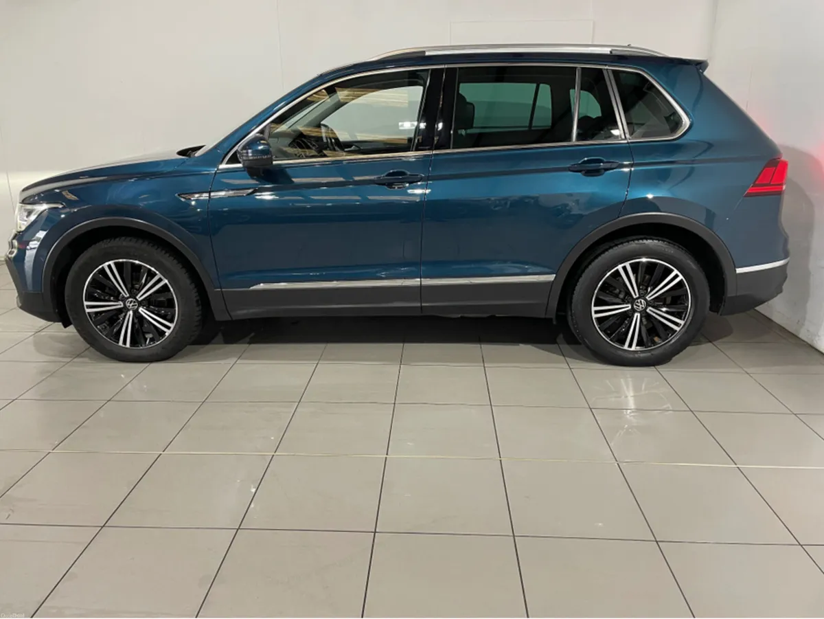 Volkswagen Tiguan LIFE 2.0 TDI 150HP  5DR AUTO - Image 6