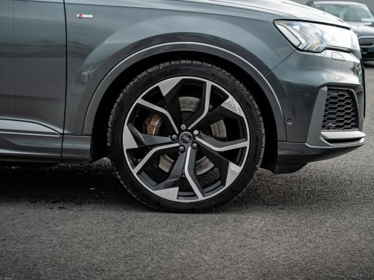 Audi Q7 TFSI E S LINE - Image 4