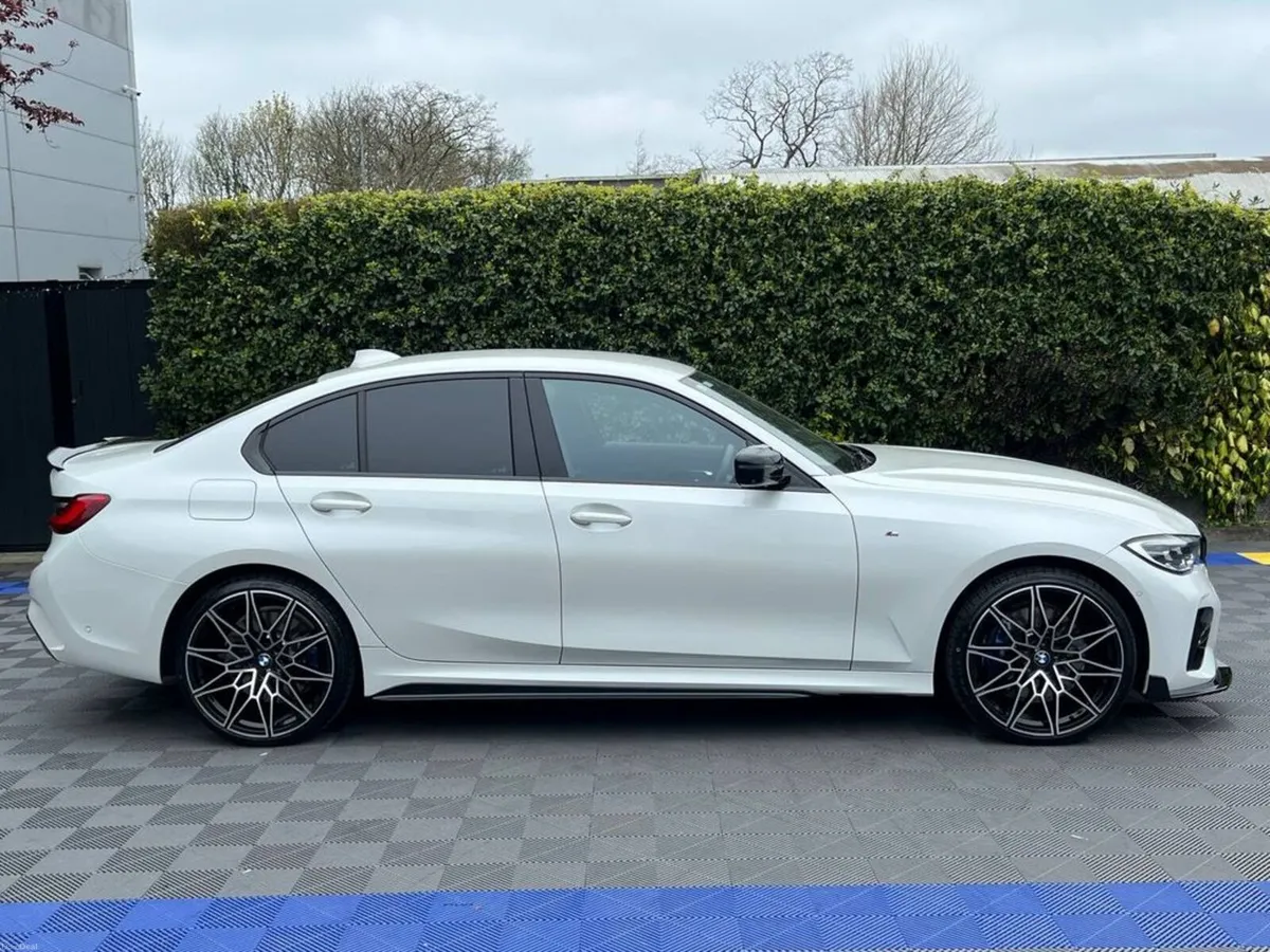 BMW 3-Series 330e M-SPORT COMPETITION 2.0 HYBRID / - Image 2