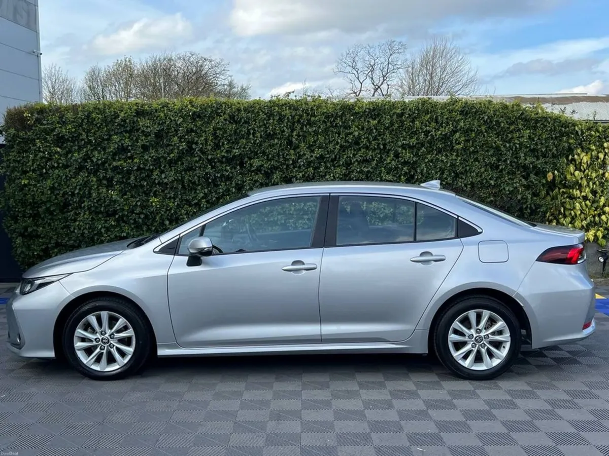 Toyota Corolla LUNA 1.8 HYBRID // DIGITAL CLUSTER - Image 3