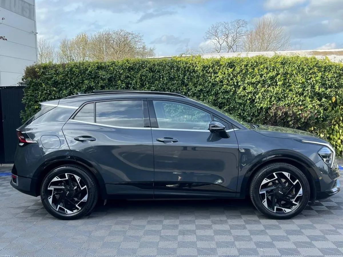 Kia Sportage GT-LINE S 1.6 HYBRID ** HUGE SPEC ** - Image 3
