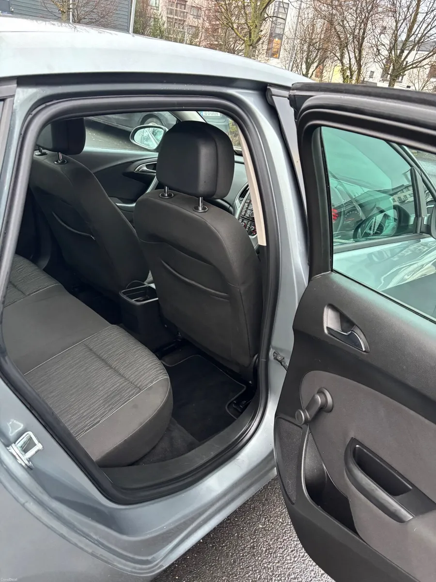 Opel Astra 2014 - Image 5