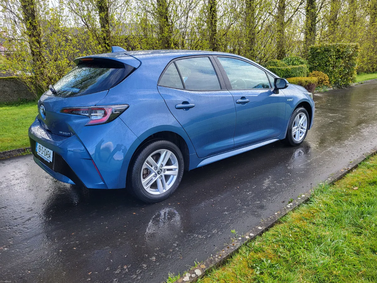 Toyota Corolla   Hybrid   Automatic - Image 2