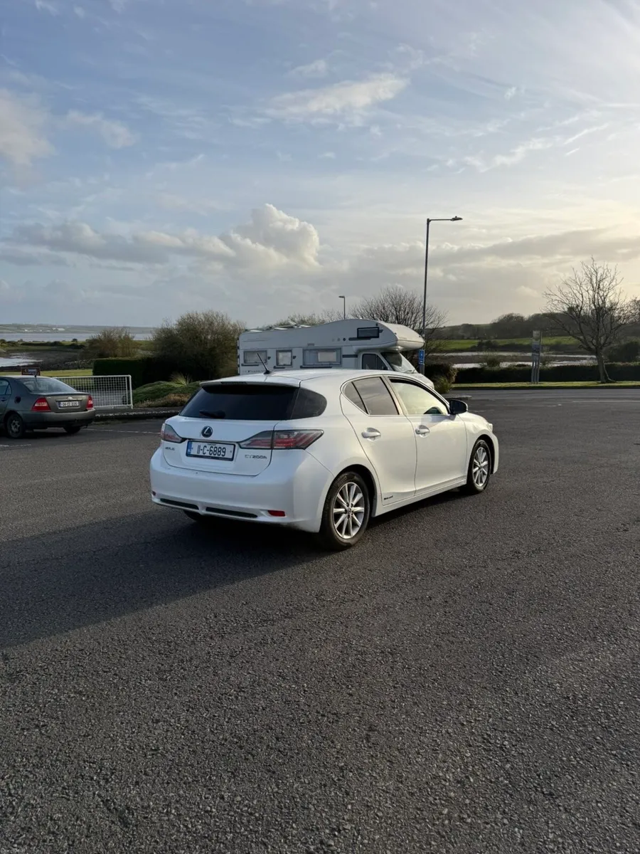 Lexus ct200h - Image 3
