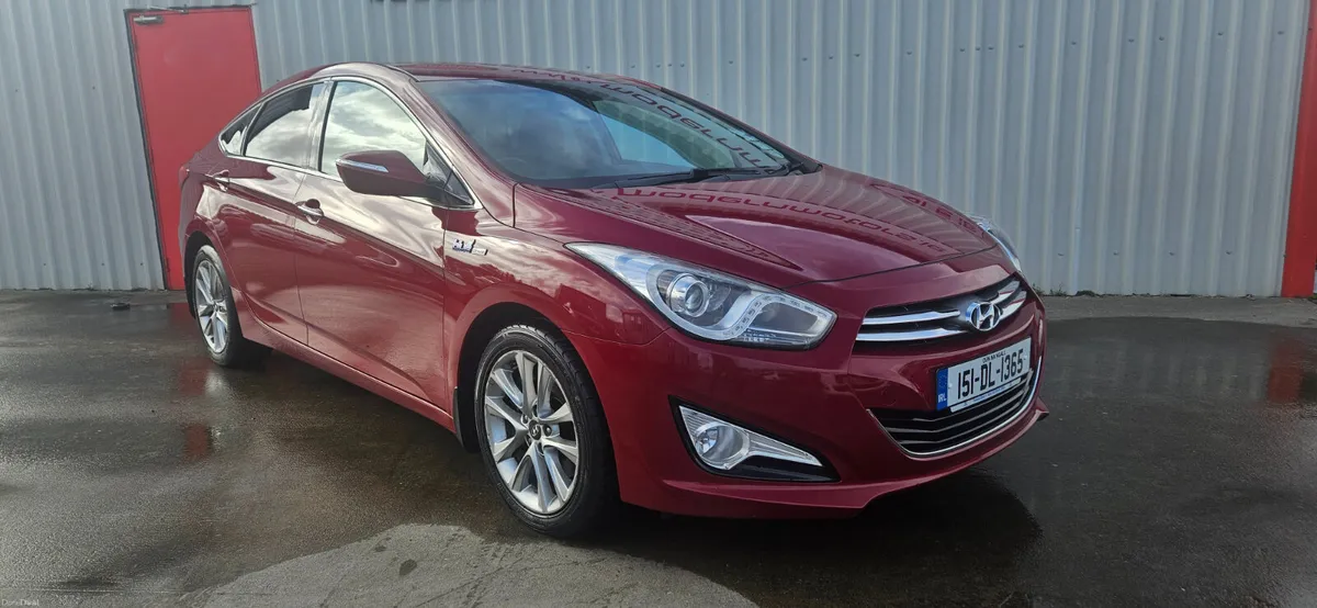 Hyundai i40 executive 1.7crdi saloon low kms - Image 3