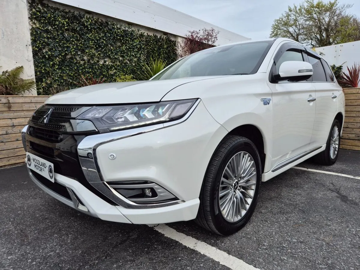 Mitsubishi Outlander 2.4 PHEV / INTENSE SAFETY PAC - Image 3
