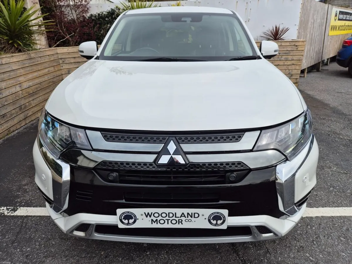 Mitsubishi Outlander 2.4 PHEV / INTENSE SAFETY PAC - Image 4