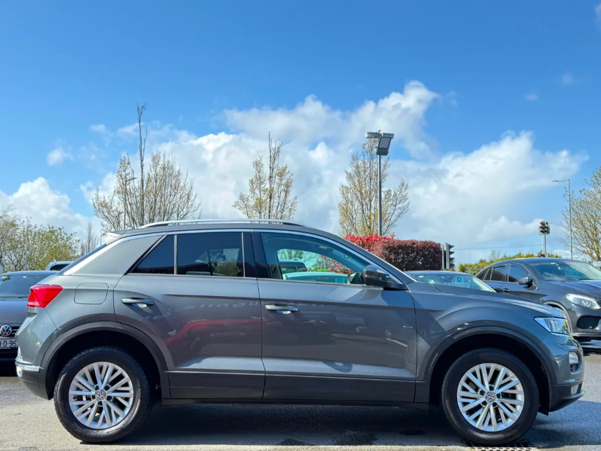 Volkswagen T-Roc DESIGN 1.0 TSI 115HP 5DR *1 OWNER - Image 4