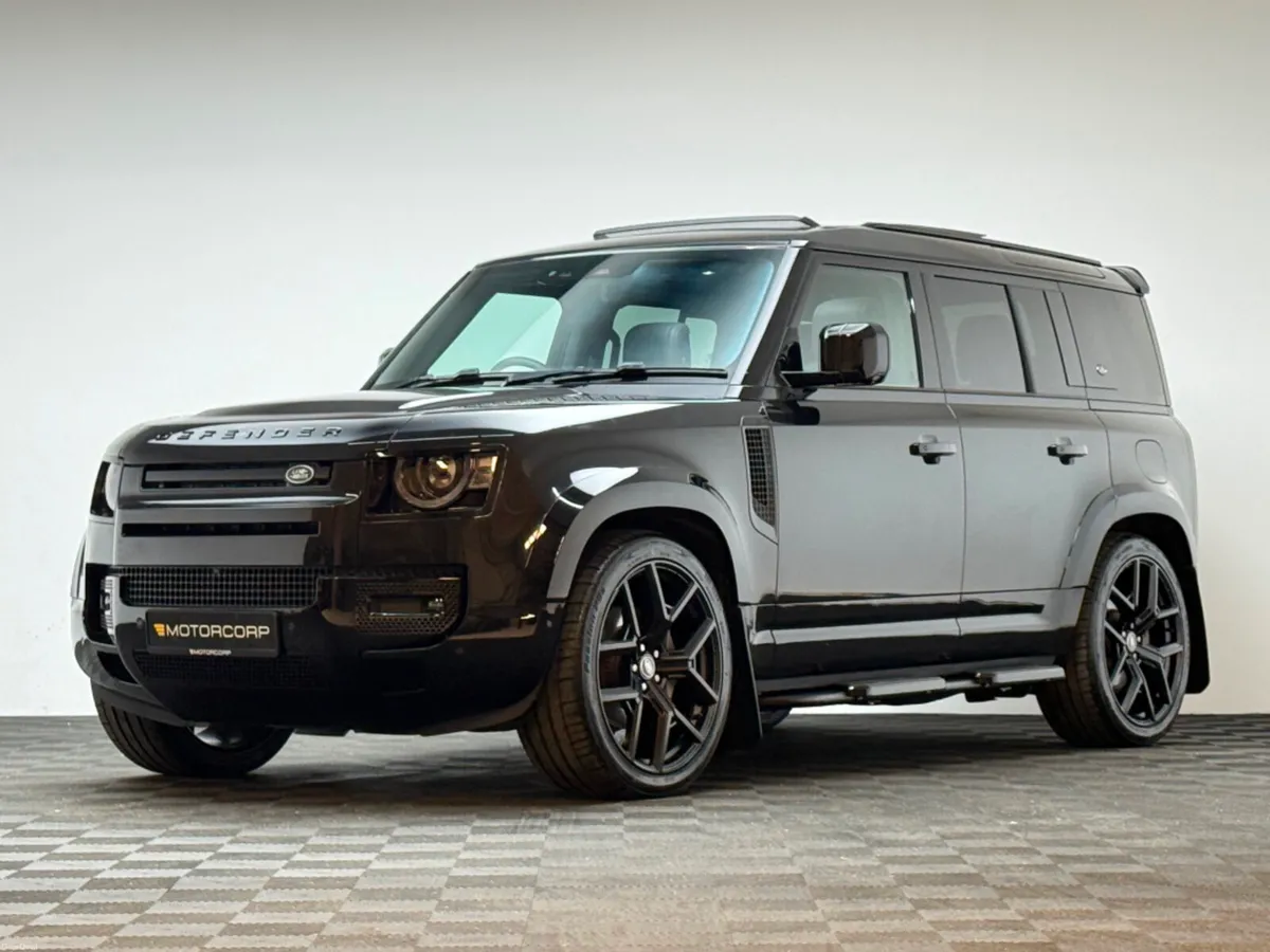 Land Rover Defender HSE X-DYNAMIC *PAN ROOF* - Image 3