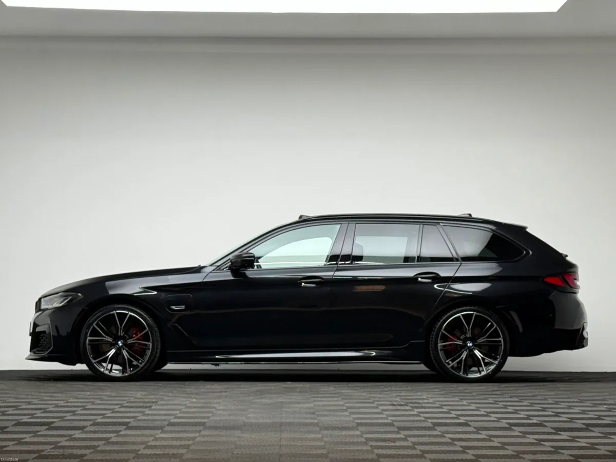 BMW 5-Series 530E M SPORT *HUGE SPEC* - Image 4