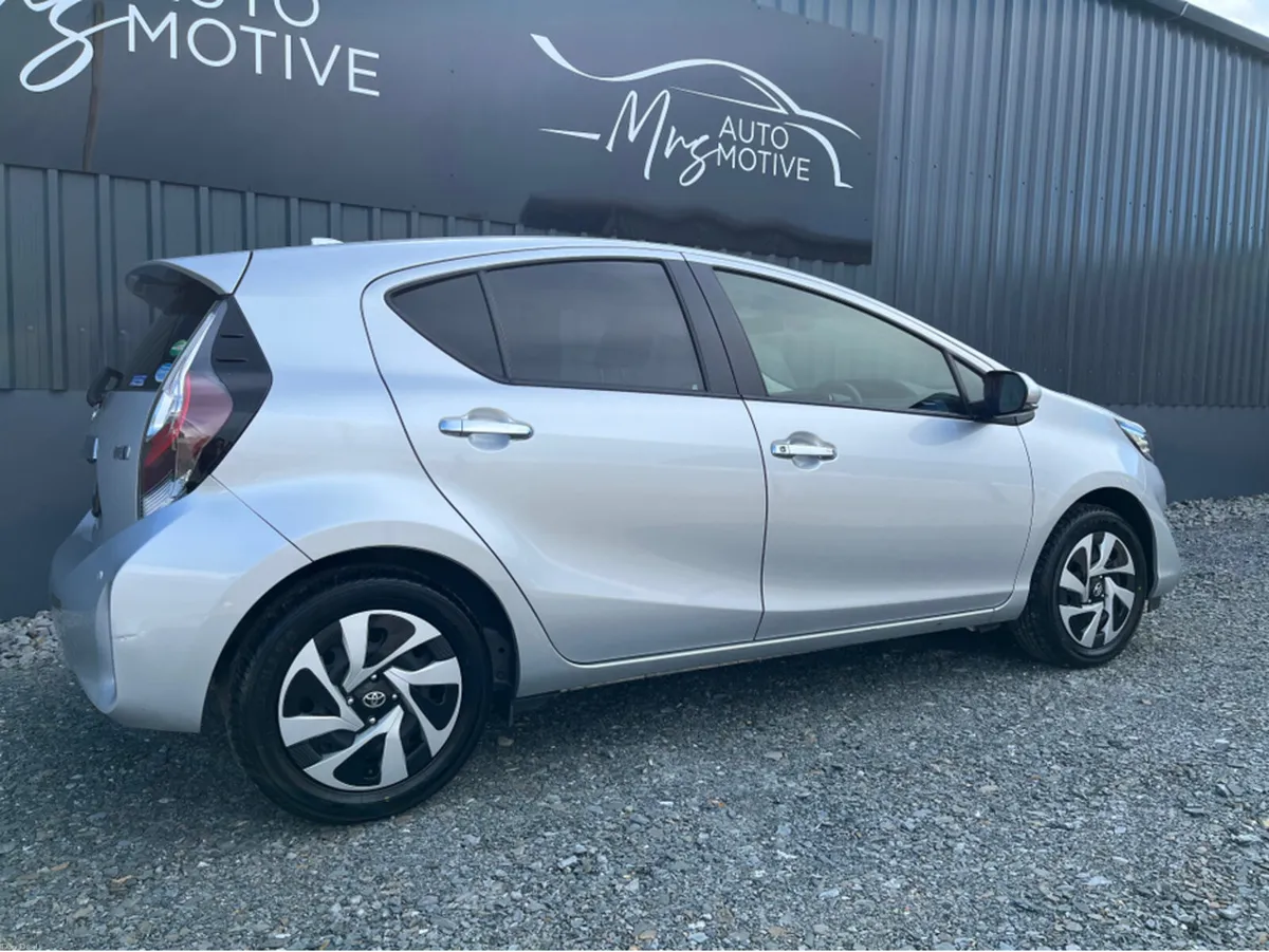 Toyota Aqua //HYBRID// 202 D 27615 - Image 2