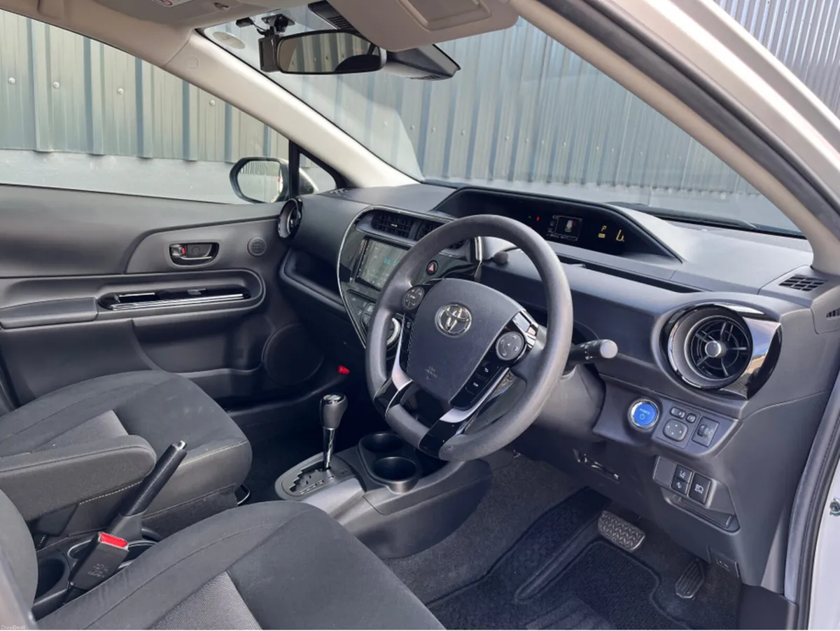 Toyota Aqua //HYBRID// 202 D 27615 - Image 4