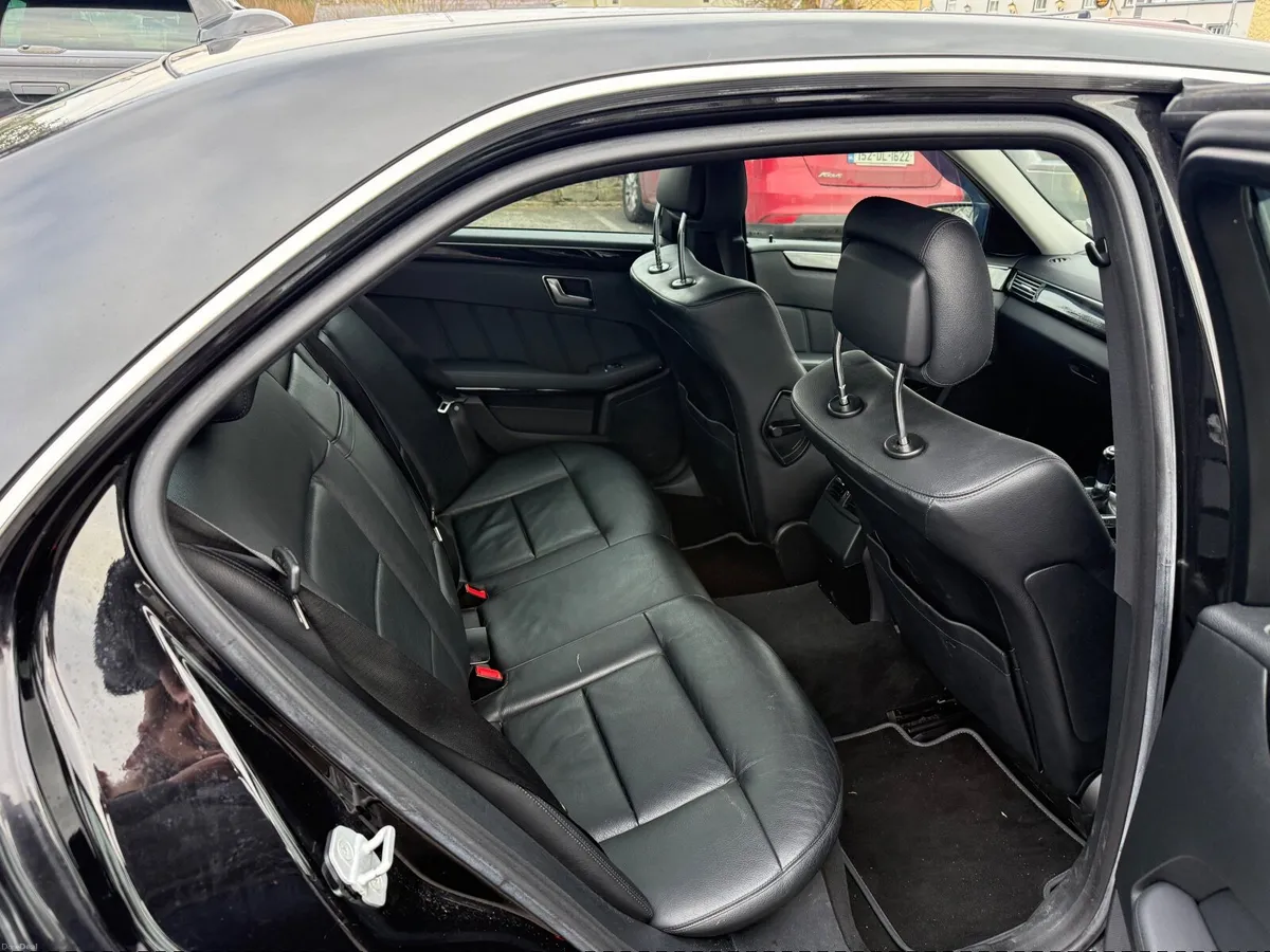 Mercedes-Benz E-Class 2012 - Image 4