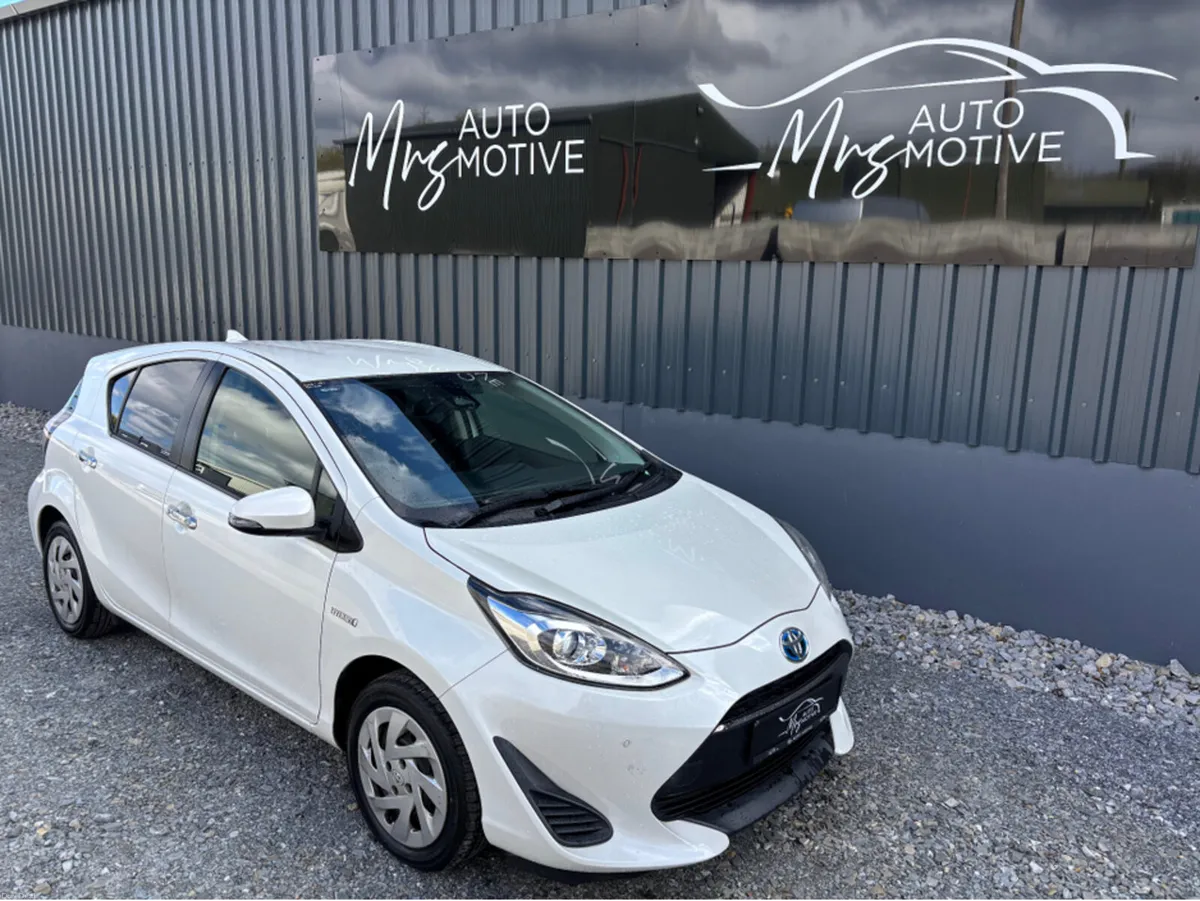 Toyota Aqua //HYBRID //191D56796 - Image 4