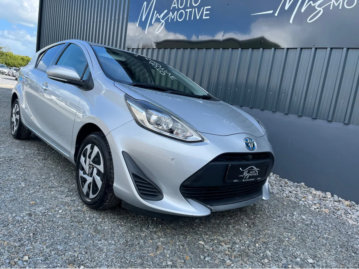 Toyota Aqua //HYBRID//202 D 27616 - Image 2