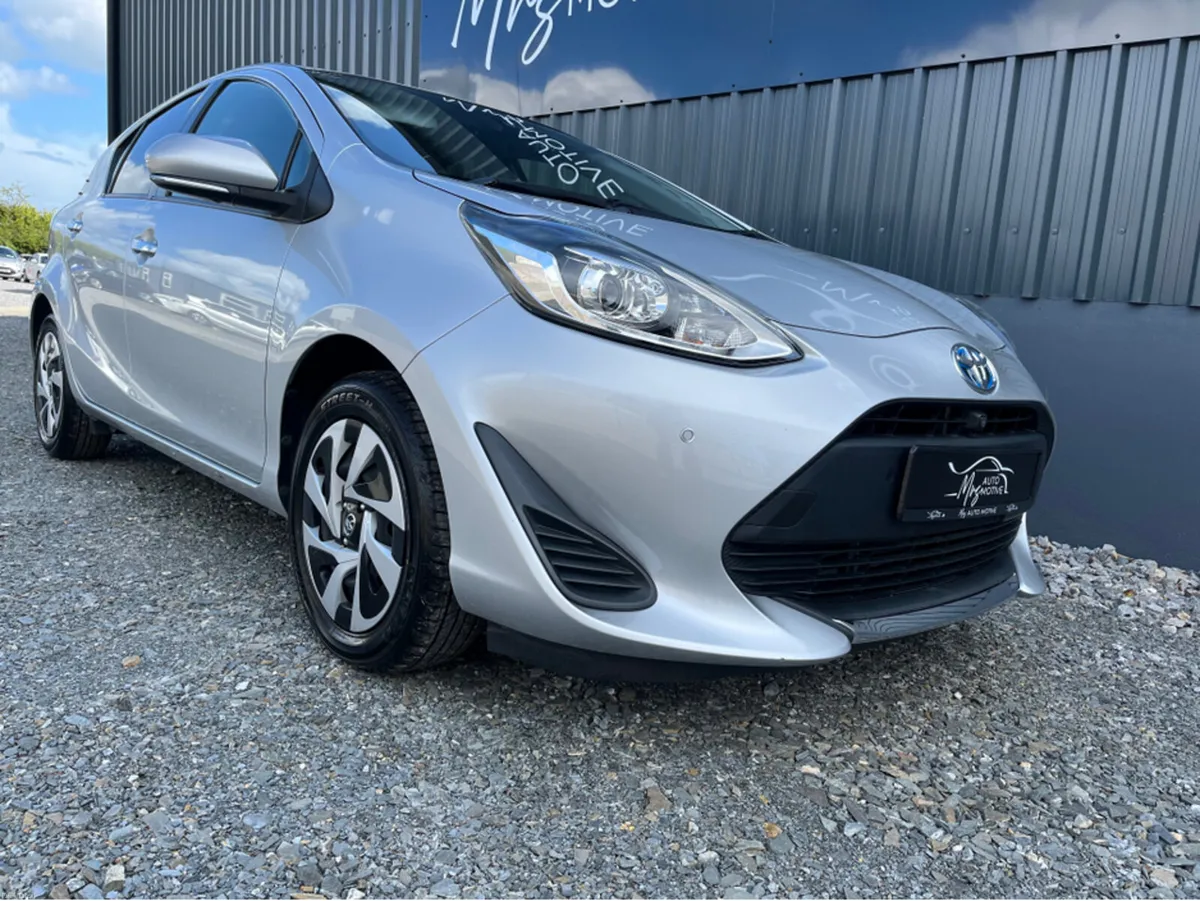 Toyota Aqua //HYBRID//202 D 27616 - Image 3