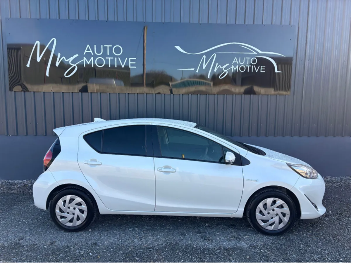 Toyota Aqua HYBRID 191D56795 - Image 2