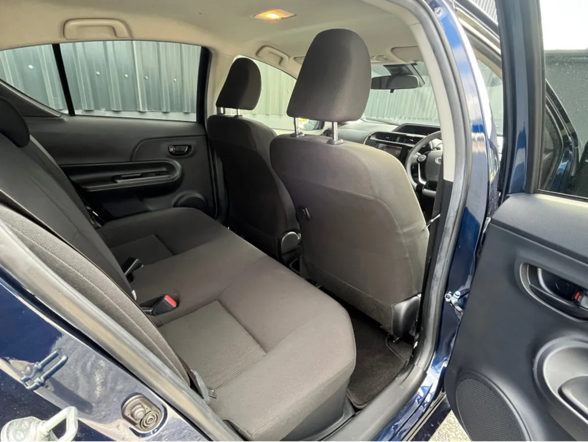 Toyota Aqua //HYBRID// 191D56794 - Image 4