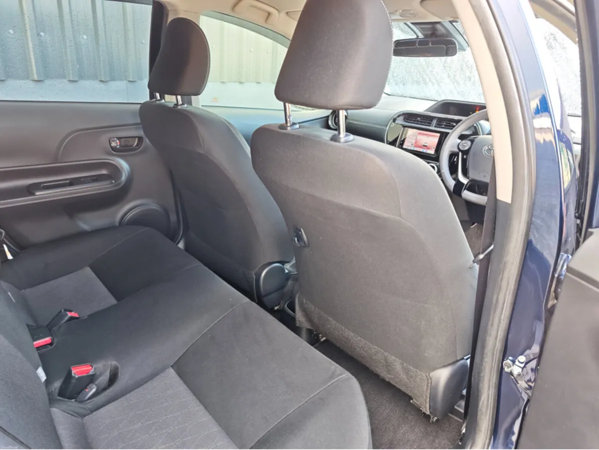 Toyota Aqua //HYBRID// 192D31198 - Image 4