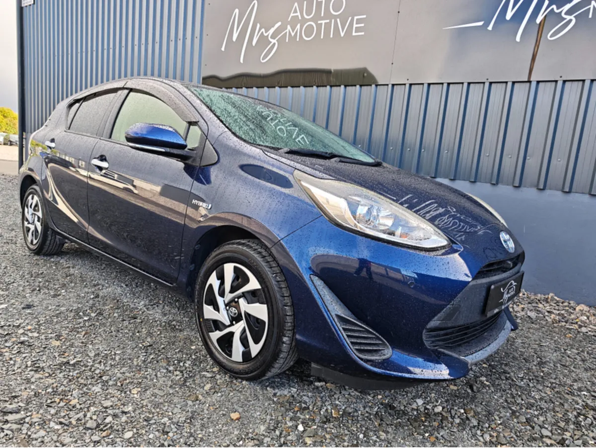 Toyota Aqua //HYBRID// 192D31198 - Image 2