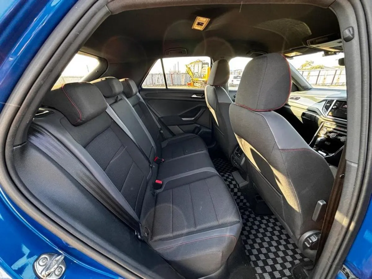 Volkswagen T-Roc 2.0 TDI SPORT - Image 2