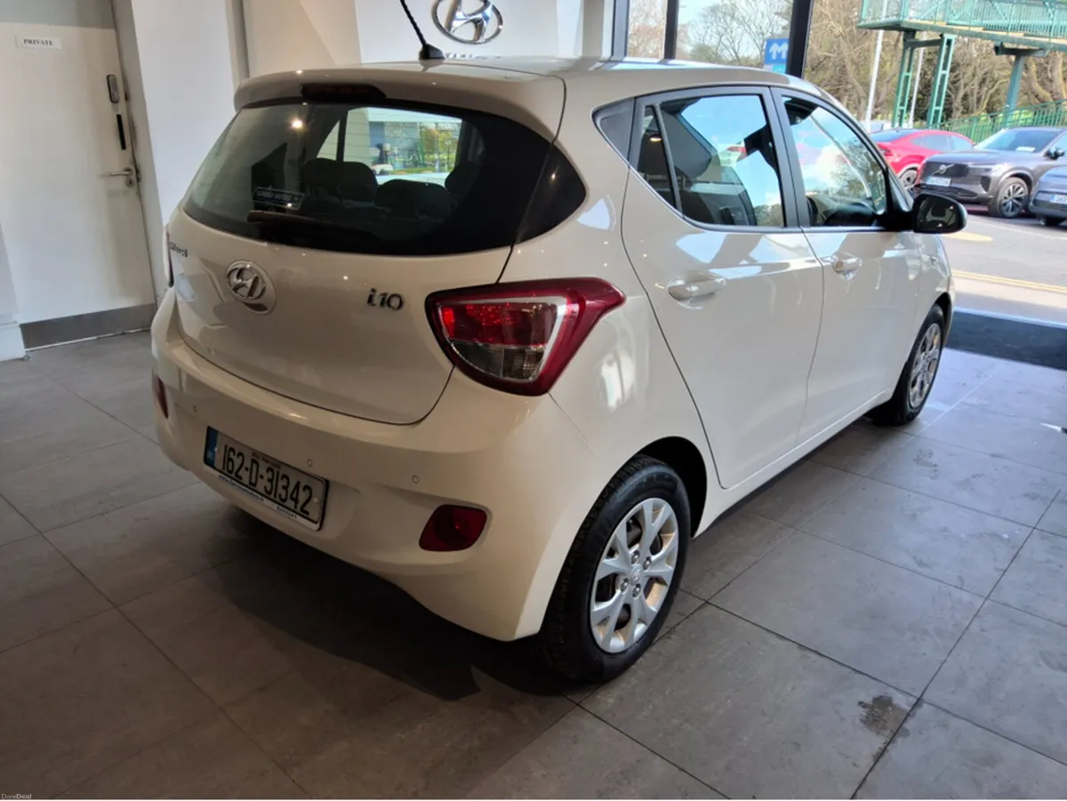 Hyundai i10 1.2L SE  AUTOMATIC - Very Low Mileage - Image 2